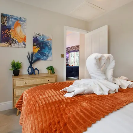 Rosewood With Hot Tub Apartment