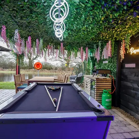 Rosewood With Hot Tub Lägenhet *